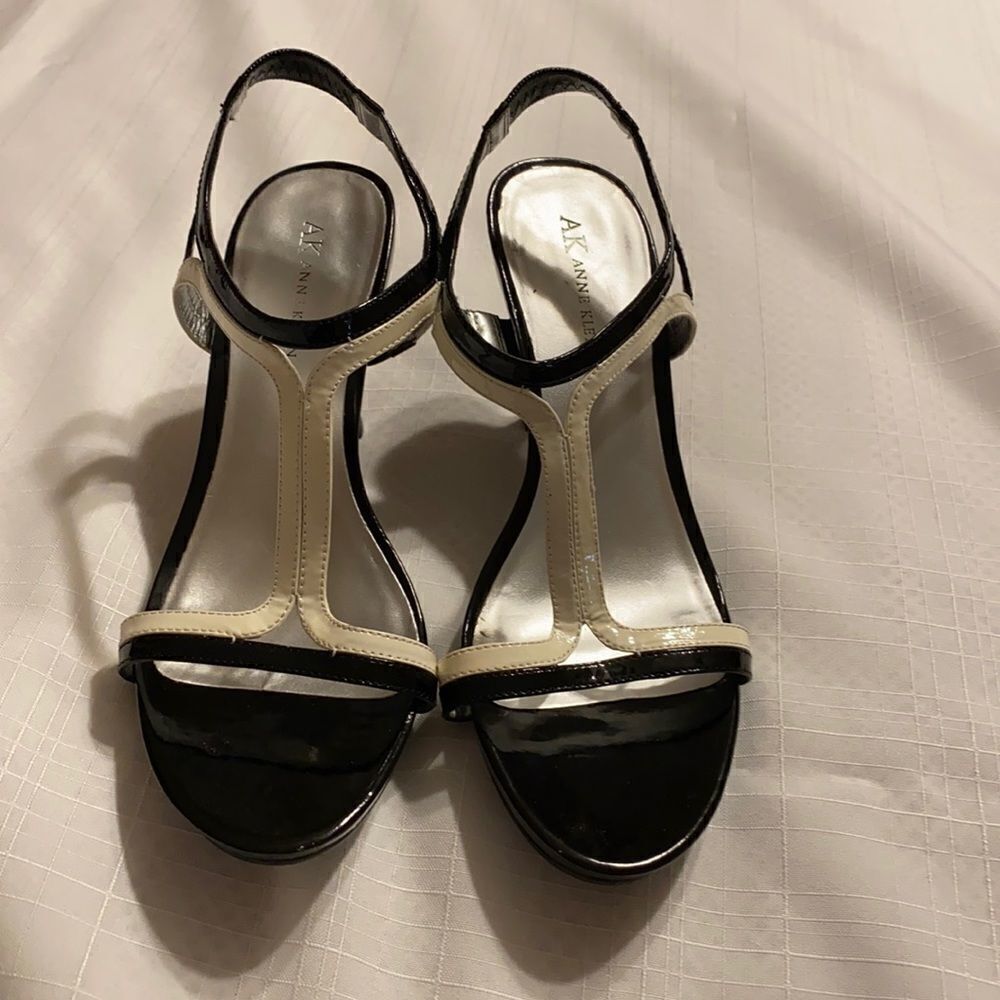 ANNE Klein Black and White Heel